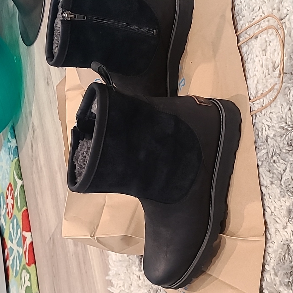 UGGs HENDREN  BLACK WATERPROOF